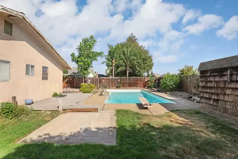 Exterior - 1700 Royal Crest Dr, Lodi, CA 95242 photo 12 of 15