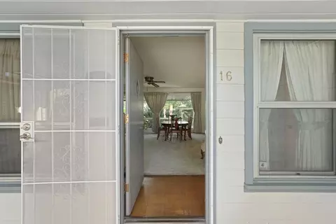 Entry Way - 16 N Crescent Ave, Lodi, CA 95240 photo 1 of 5