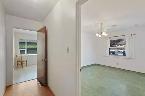 Entry Way - 16 N Crescent Ave, Lodi, CA 95240 photo 2 of 5
