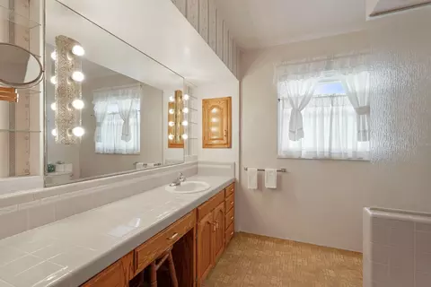 Bath - 16 N Crescent Ave, Lodi, CA 95240 photo 1 of 3