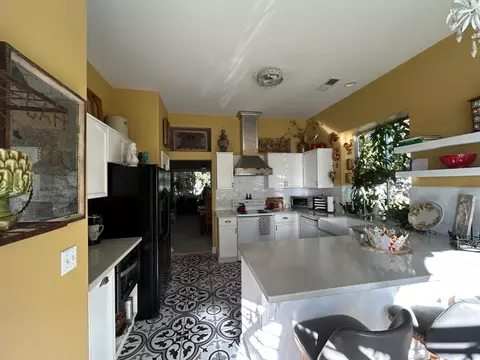 Kitchen - 1824 E Stonebrook Ln, Clovis, CA 93611 photo 4 of 6