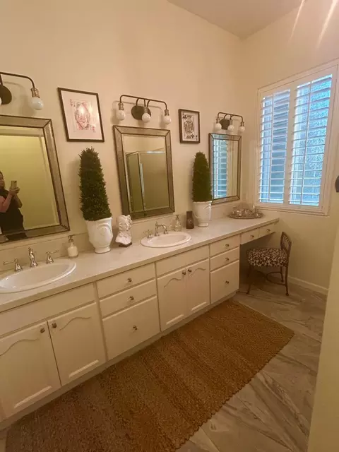 Bath - 1824 E Stonebrook Ln, Clovis, CA 93611 photo 2 of 4