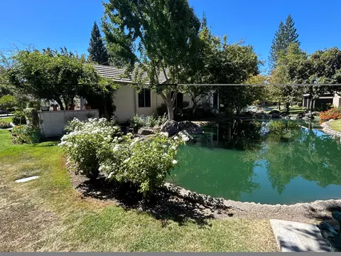 Exterior - 1824 E Stonebrook Ln, Clovis, CA 93611 photo 4 of 5