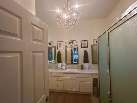 Bath - 1824 E Stonebrook Ln, Clovis, CA 93611 photo 4 of 4