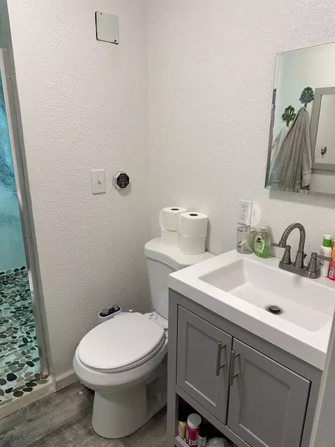 Bath - 526 Mill St #1, Grass Valley, CA 95945 photo 9 of 9