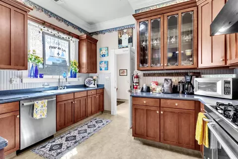 Kitchen - 101 Abbey St, Winters, CA 95694 photo 2 of 2