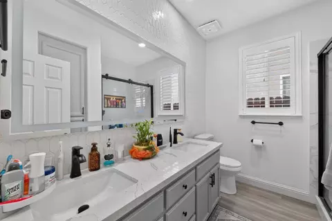 Bath - 10447 Nations Cir, Stockton, CA 95209 photo 8 of 10