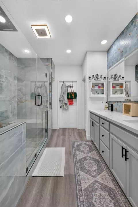 Bath - 10447 Nations Cir, Stockton, CA 95209 photo 6 of 10