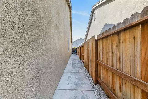 Entry Way - 10447 Nations Cir, Stockton, CA 95209 photo 10 of 12