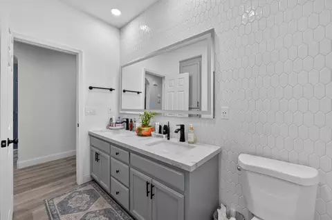 Bath - 10447 Nations Cir, Stockton, CA 95209 photo 9 of 10