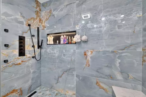 Bath - 10447 Nations Cir, Stockton, CA 95209 photo 3 of 10