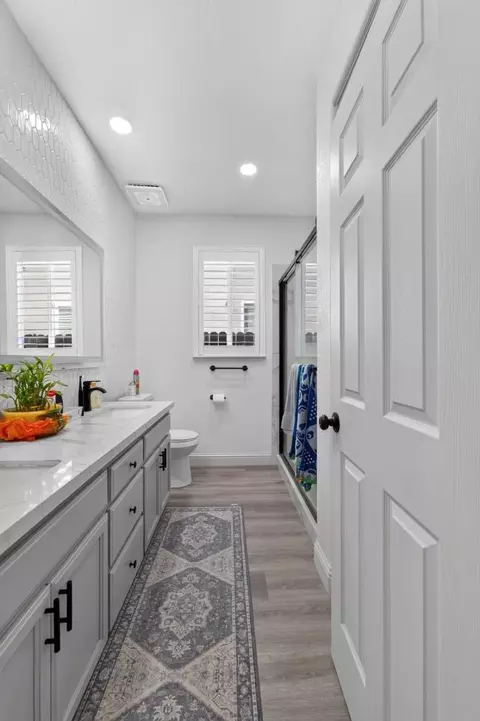 Bath - 10447 Nations Cir, Stockton, CA 95209 photo 7 of 10