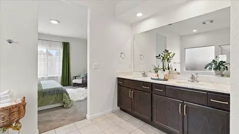 Bath - 2258 Beppe Ave, Manteca, CA 95337 photo 4 of 4