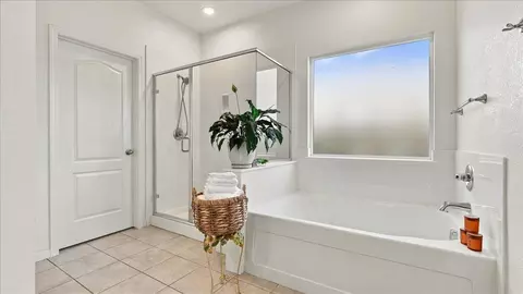 Bath - 2258 Beppe Ave, Manteca, CA 95337 photo 2 of 4