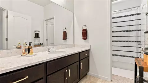 Bath - 2258 Beppe Ave, Manteca, CA 95337 photo 3 of 4