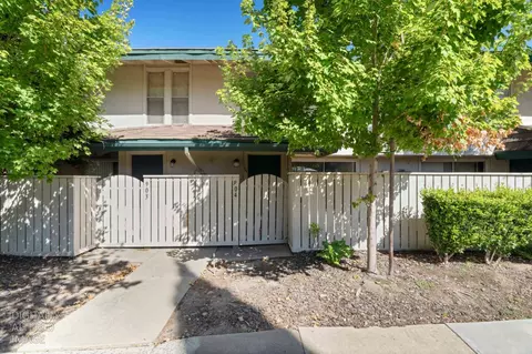 904 Roundtree Ct, Sacramento, CA 95831