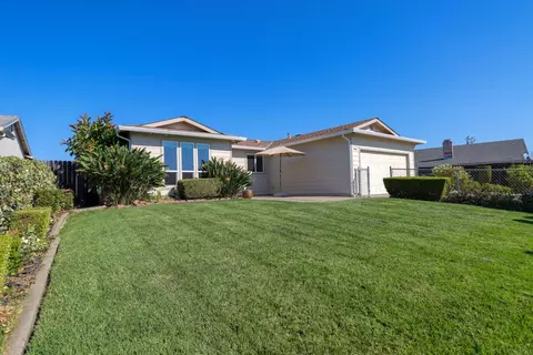 4045 Robinridge Way, Sacramento, CA 95823