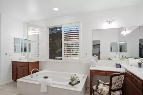 Bath - 1583 Roger Dr, Tracy, CA 95304 photo 3 of 5