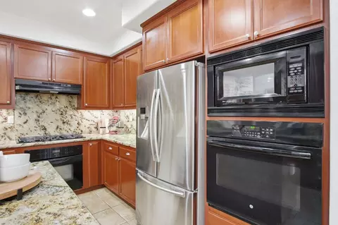 Kitchen - 1583 Roger Dr, Tracy, CA 95304 photo 2 of 4