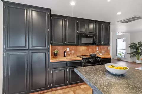 Kitchen - 1168 Copper Cottage Ln, Modesto, CA 95355 photo 3 of 4