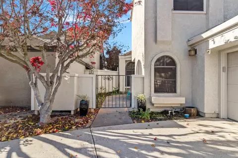 Exterior - 1168 Copper Cottage Ln, Modesto, CA 95355 photo 12 of 14