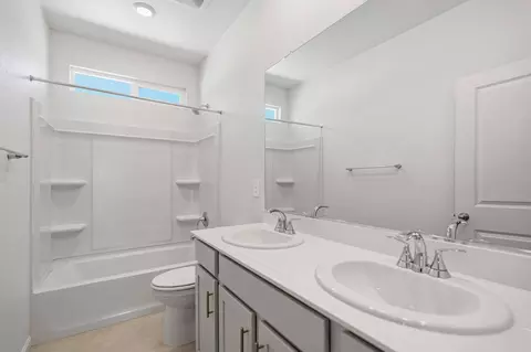 Bath - 2350 Lazio St, Manteca, CA 95337 photo 3 of 3