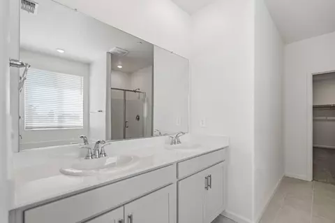 Bath - 2350 Lazio St, Manteca, CA 95337 photo 2 of 3