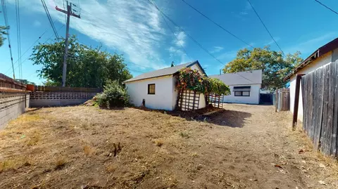 Exterior - 225 Merced Ave, Modesto, CA 95351 photo 4 of 6