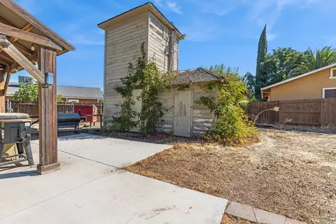 Exterior - 1422 Silva Ave, Newman, CA 95360 photo 3 of 11