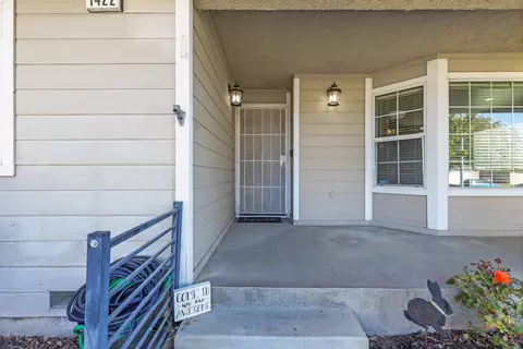 Exterior - 1422 Silva Ave, Newman, CA 95360 photo 2 of 11