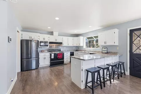 Kitchen - 1422 Silva Ave, Newman, CA 95360 photo 1 of 2