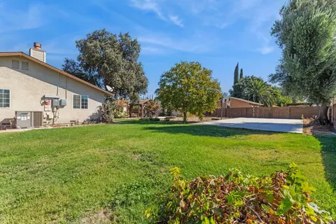 Exterior - 1422 Silva Ave, Newman, CA 95360 photo 5 of 11