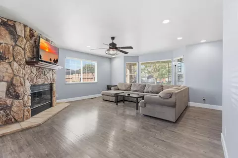 Living - 1422 Silva Ave, Newman, CA 95360 photo 1 of 1