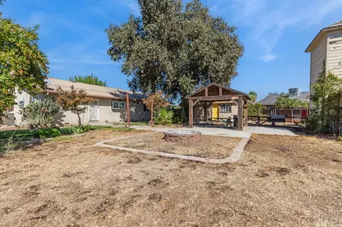 Exterior - 1422 Silva Ave, Newman, CA 95360 photo 7 of 11
