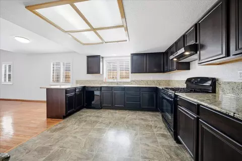 Kitchen - 8433 Oakenshield Cir, Antelope, CA 95843 photo 2 of 2