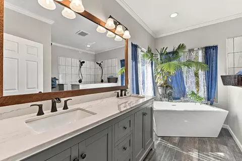 Bath - 4770 Feldspar Ln, Placerville, CA 95667 photo 1 of 8