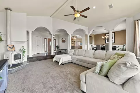 Living - 4770 Feldspar Ln, Placerville, CA 95667 photo 3 of 4