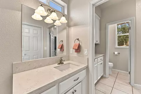 Bath - 4770 Feldspar Ln, Placerville, CA 95667 photo 6 of 8