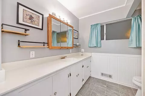 Bath - 9305 Mosquito Rd, Placerville, CA 95667 photo 3 of 4