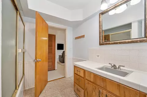 Bath - 9305 Mosquito Rd, Placerville, CA 95667 photo 2 of 4