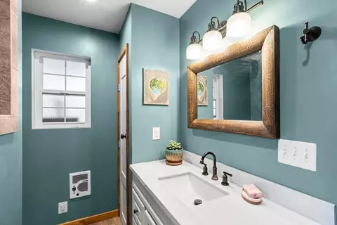 Bath - 4950 Del Haven Rd, Placerville, CA 95667 photo 2 of 5