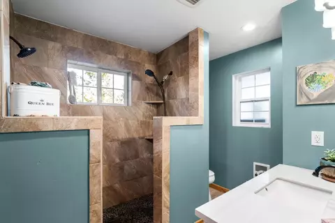 Bath - 4950 Del Haven Rd, Placerville, CA 95667 photo 1 of 5