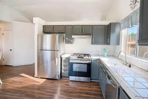 Kitchen - 774 Long Barn Dr, Lathrop, CA 95330 photo 2 of 2