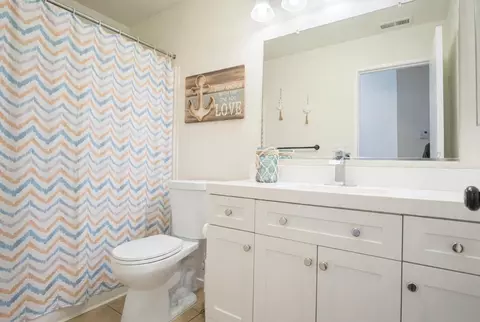 Bath - 774 Long Barn Dr, Lathrop, CA 95330 photo 1 of 2