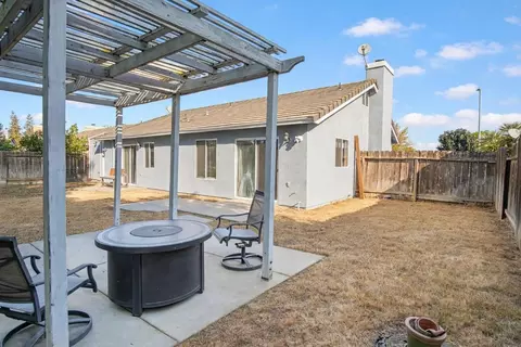 Exterior - 774 Long Barn Dr, Lathrop, CA 95330 photo 4 of 5