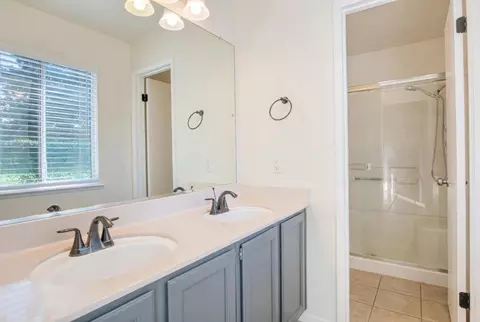 Bath - 774 Long Barn Dr, Lathrop, CA 95330 photo 2 of 2