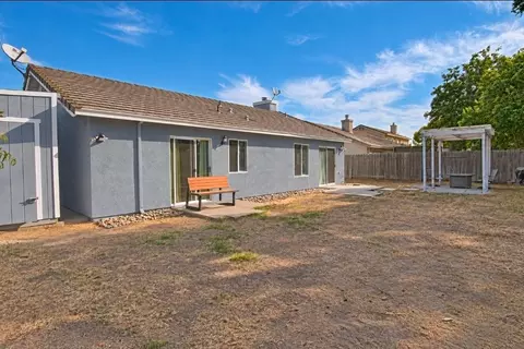 Exterior - 774 Long Barn Dr, Lathrop, CA 95330 photo 3 of 5