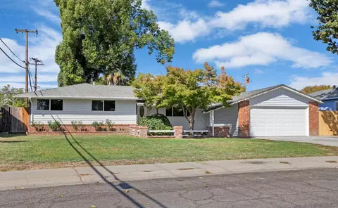 4613 B Pkwy, Sacramento, CA 95823