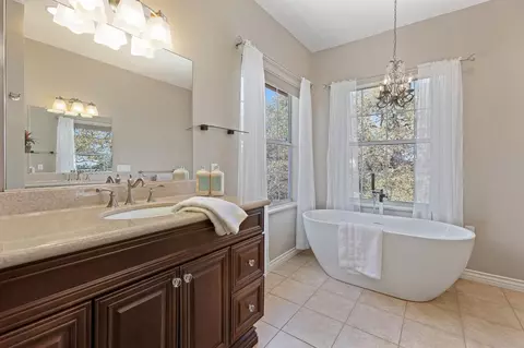 Bath - 8681 Riverwood Dr, Placerville, CA 95667 photo 2 of 4