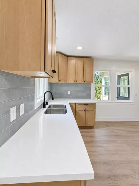 Kitchen - 19695 Serrano Rd, Sonora, CA 95370 photo 2 of 4